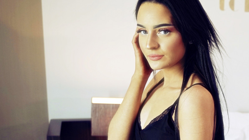De eerste keer van lekkere Jennifer (19)