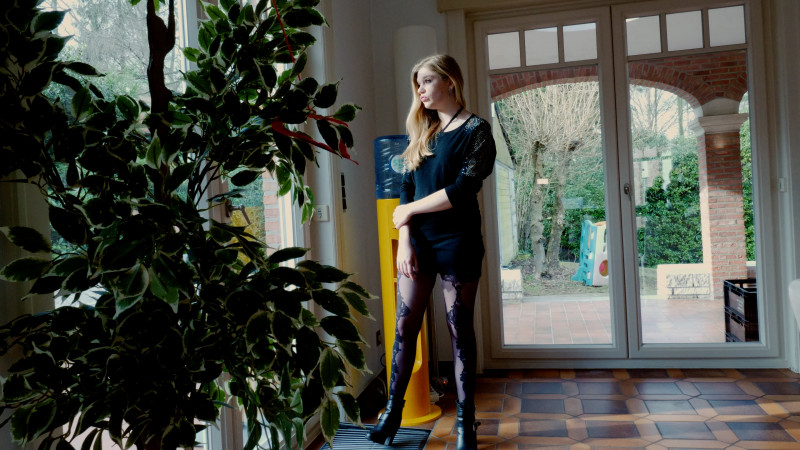 Verveelde stiefdochter drijft haar zin door